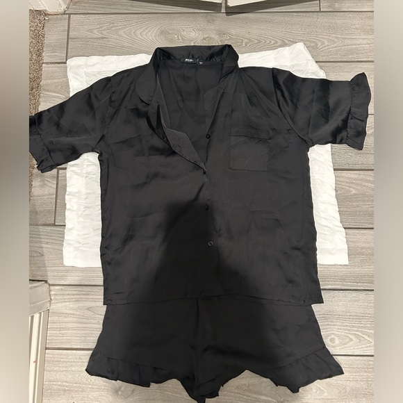 Nasty Gal 100% polyester Ruffle Pajama Shirt & Shorts Set size L- made in India - Picture 1 of 6